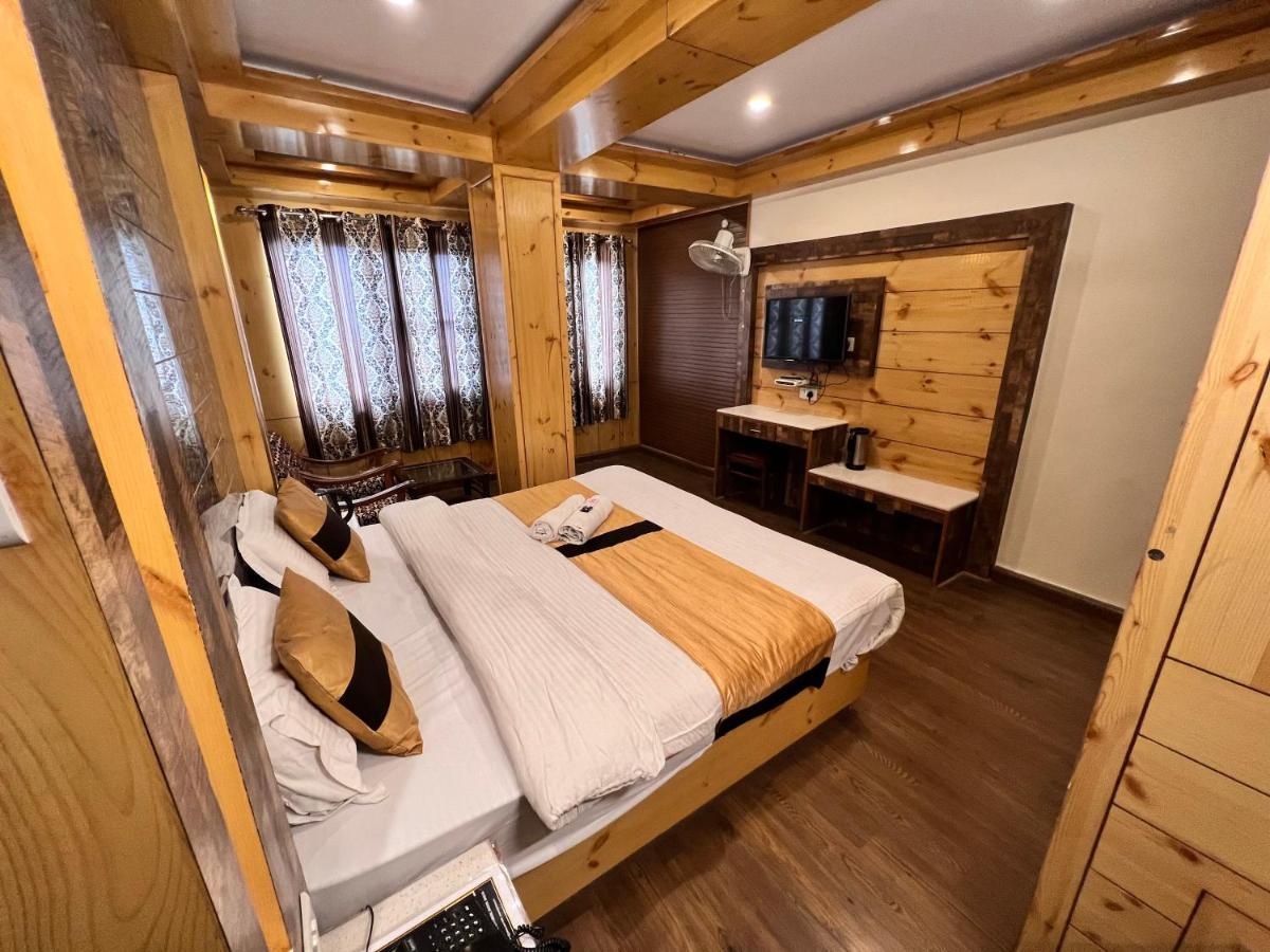 Hotel Victory At Mall Road Shimla Zewnętrze zdjęcie