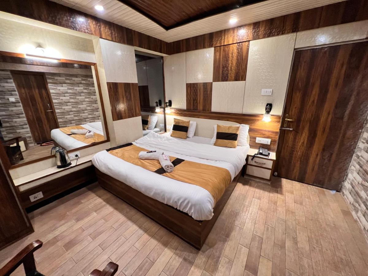 Hotel Victory At Mall Road Shimla Zewnętrze zdjęcie