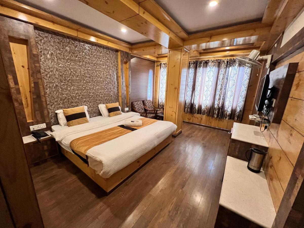 Hotel Victory At Mall Road Shimla Zewnętrze zdjęcie