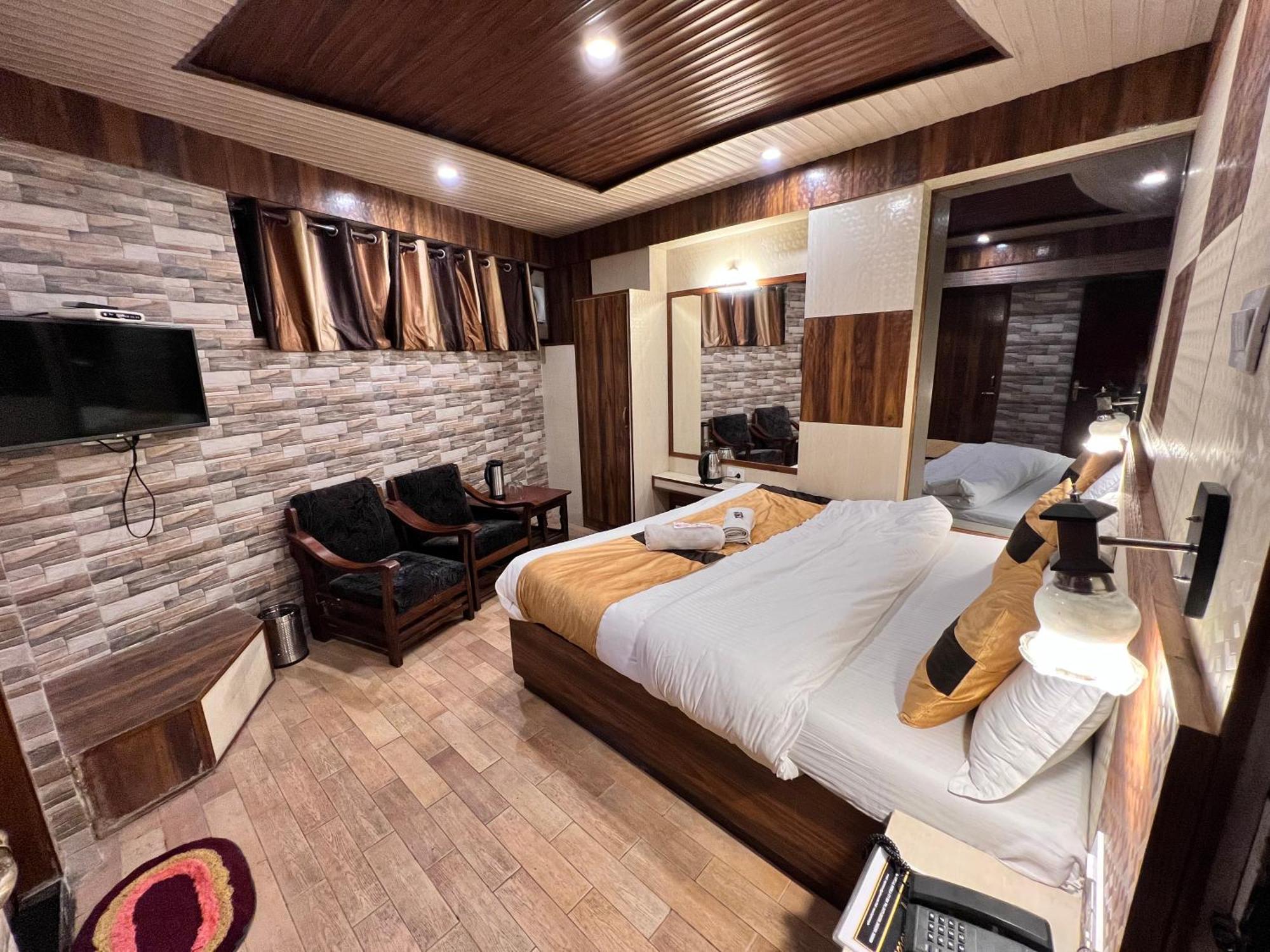 Hotel Victory At Mall Road Shimla Zewnętrze zdjęcie
