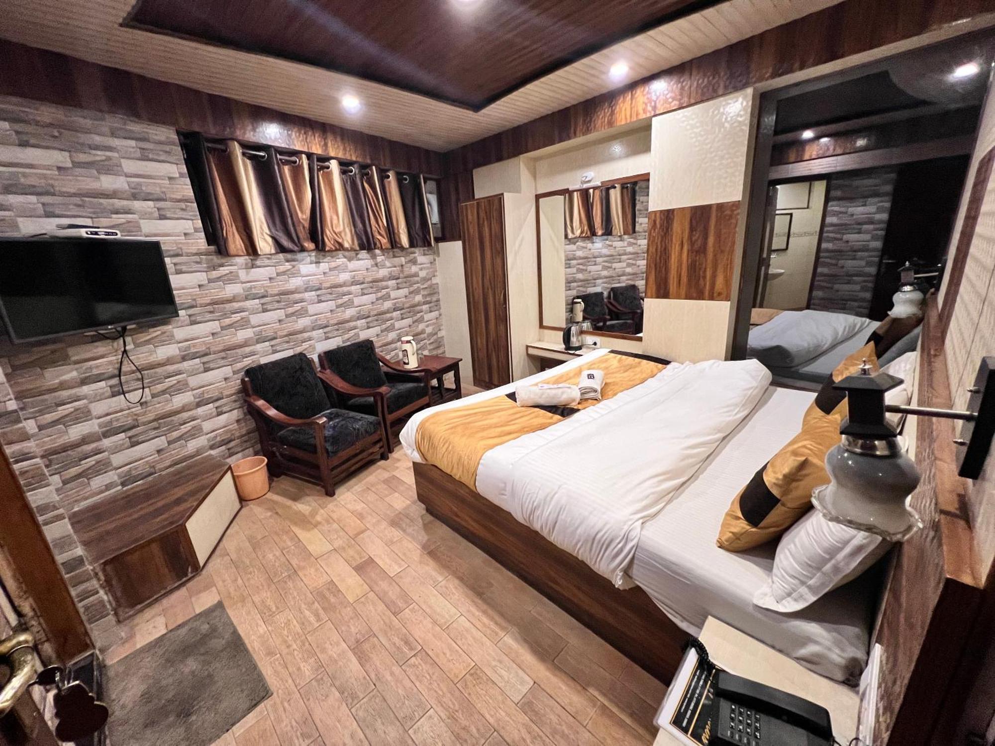 Hotel Victory At Mall Road Shimla Zewnętrze zdjęcie
