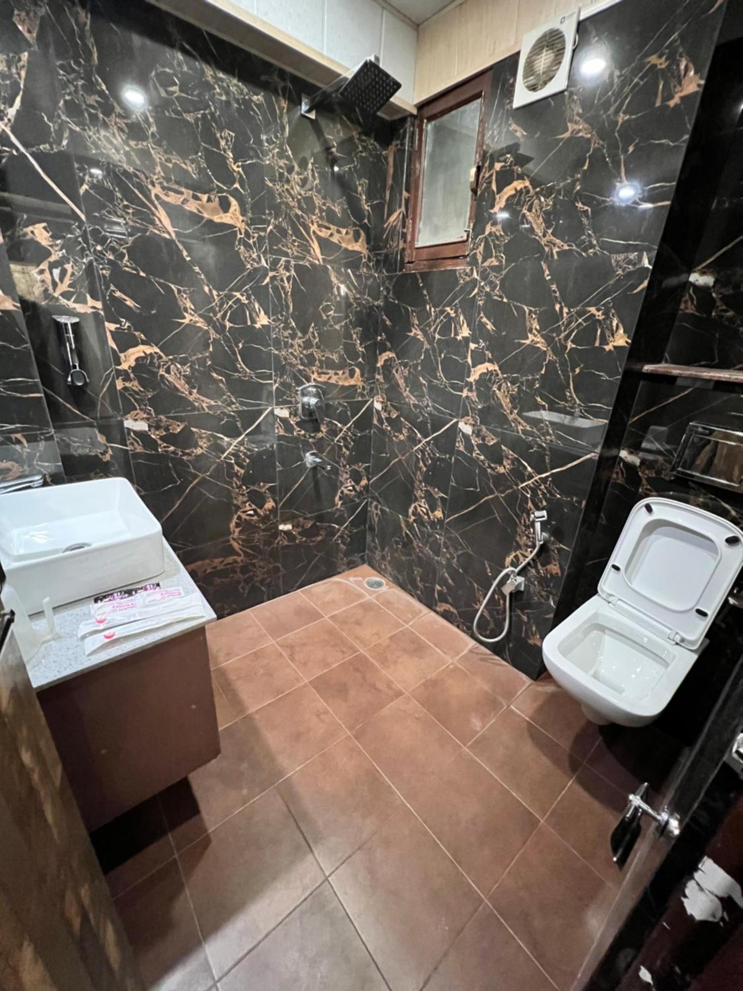 Hotel Victory At Mall Road Shimla Zewnętrze zdjęcie