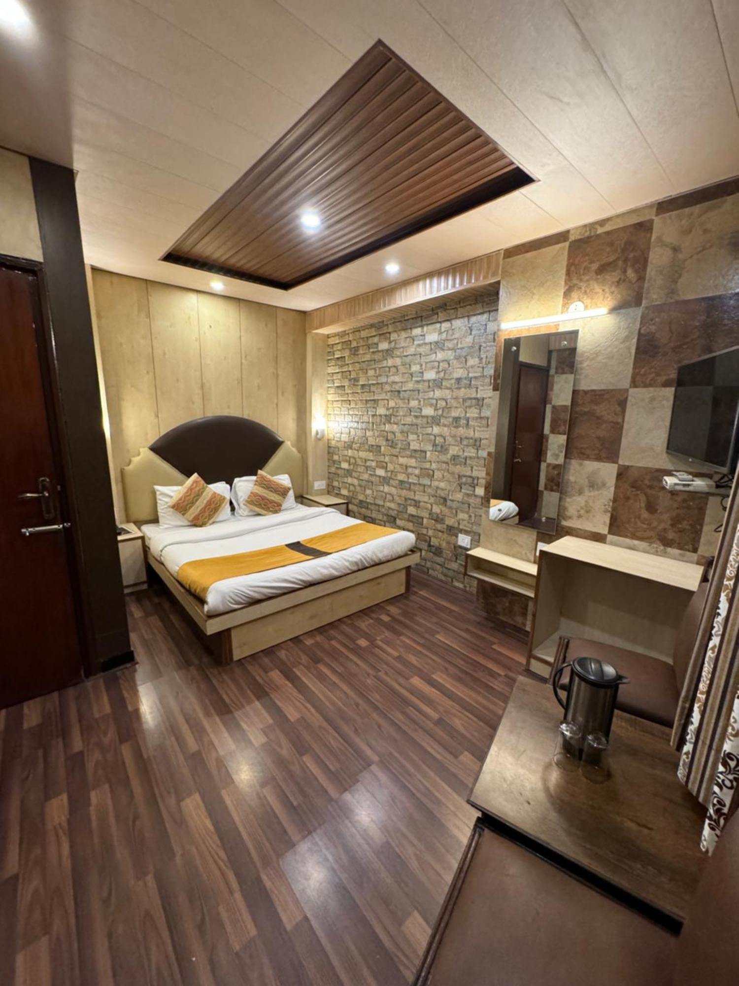 Hotel Victory At Mall Road Shimla Zewnętrze zdjęcie