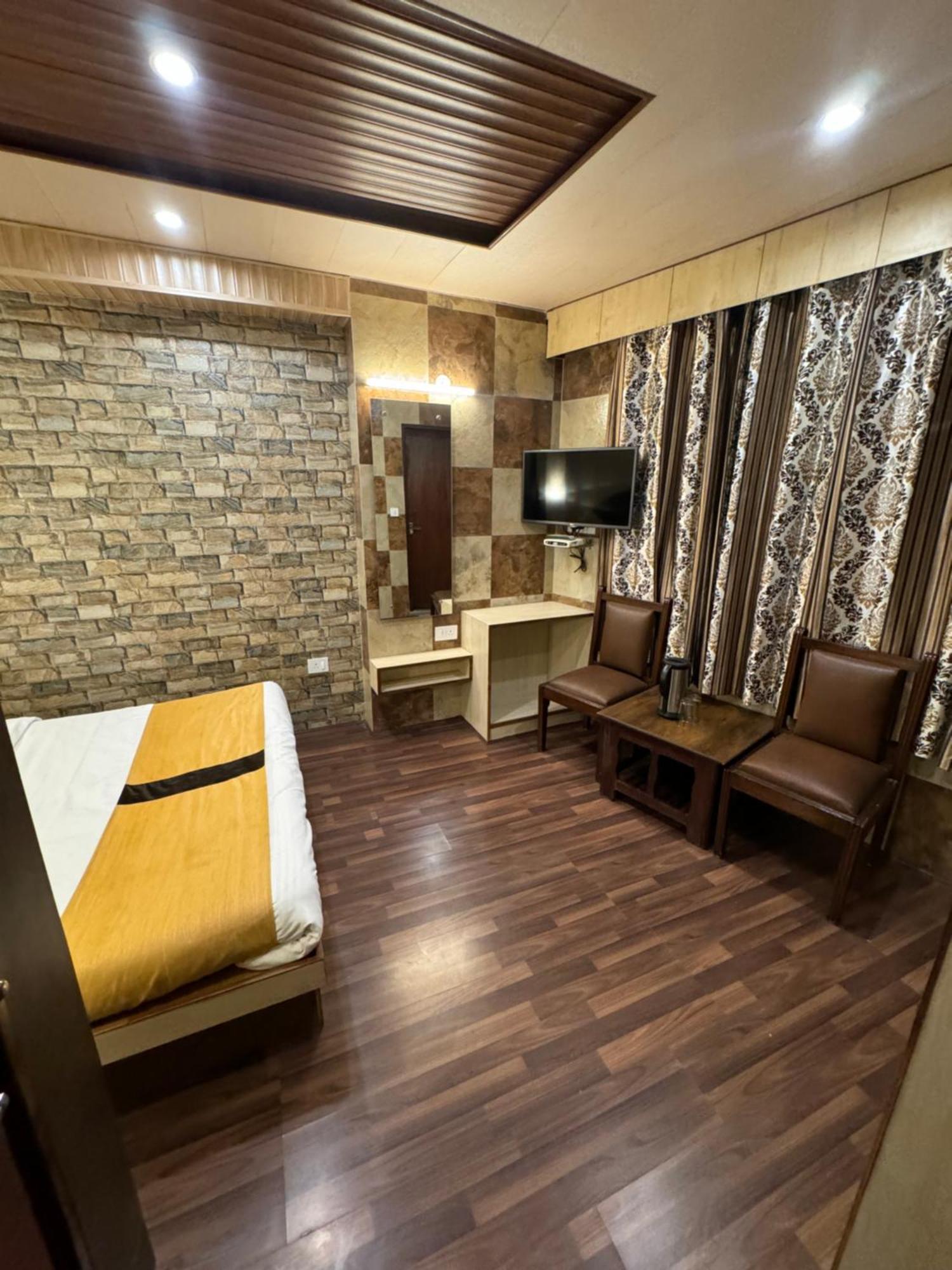 Hotel Victory At Mall Road Shimla Zewnętrze zdjęcie